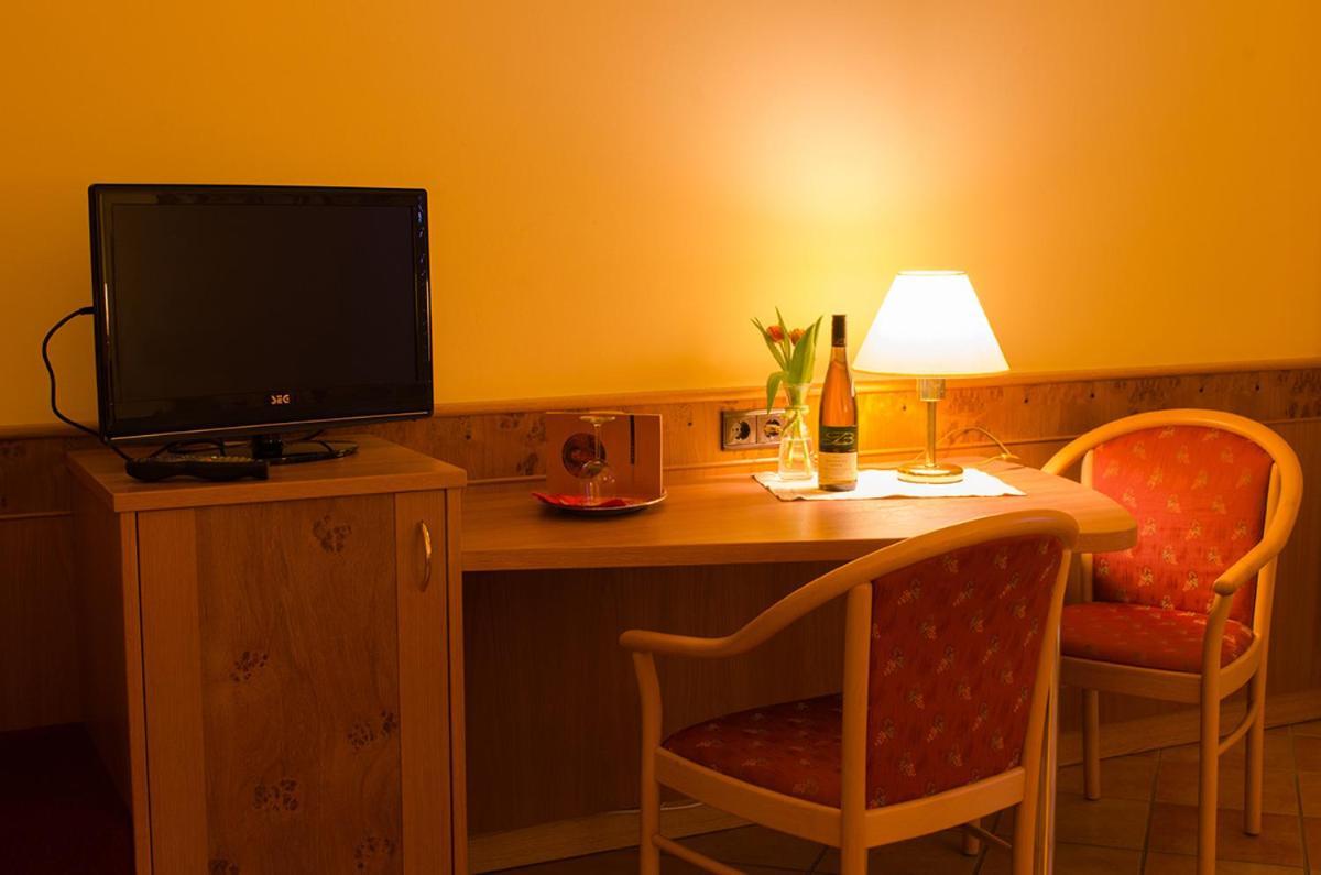 Gaestehaus Vinetum Altdorf  エクステリア 写真
